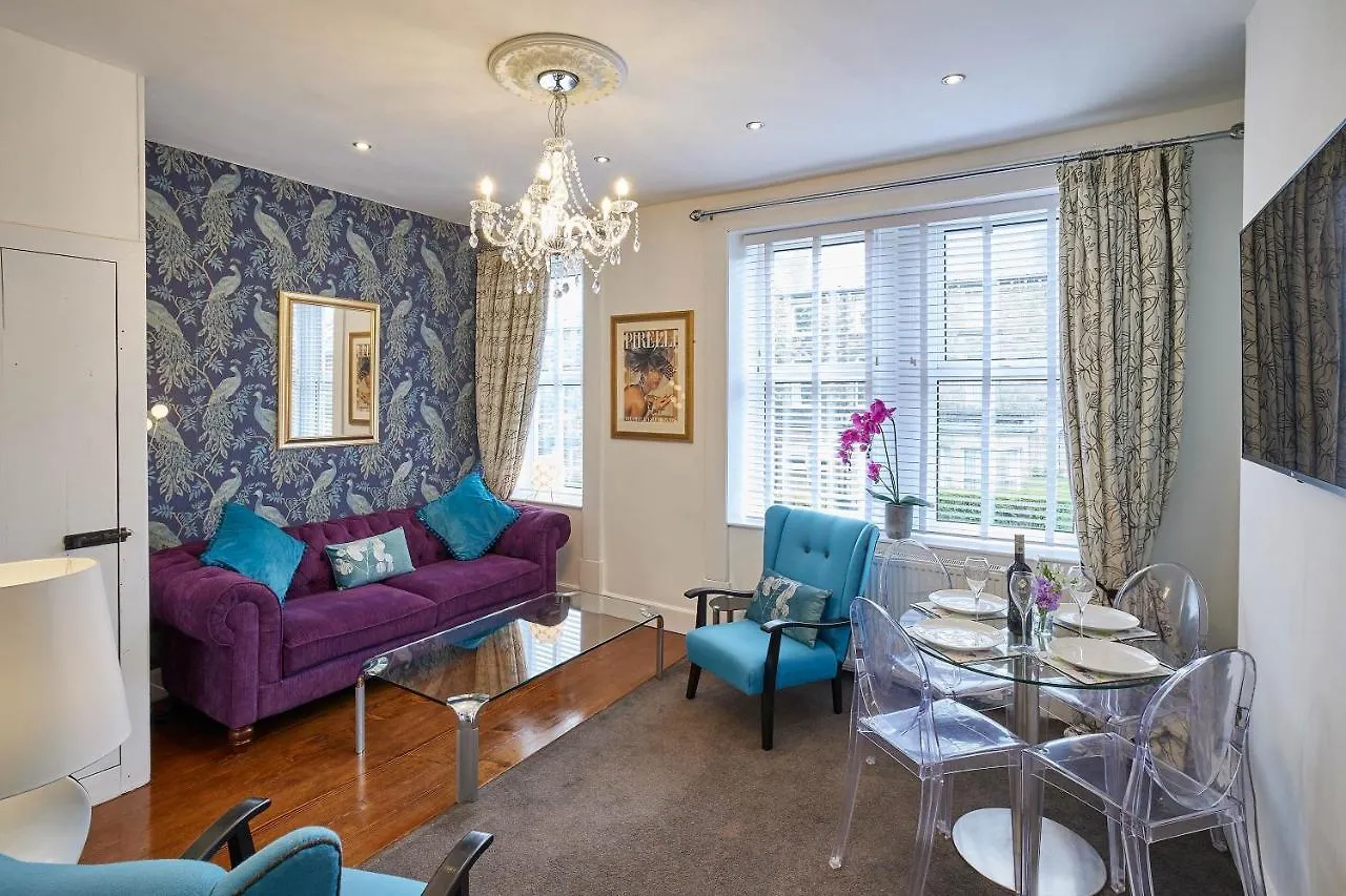 The Granville - Delightful 2-Bed Victorian Apartment Harrogate