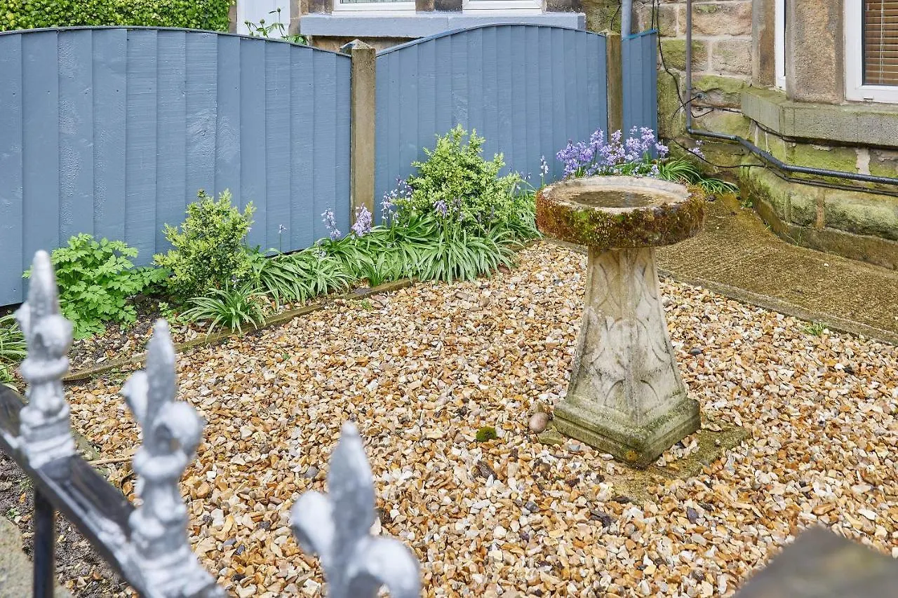 The Granville - Delightful 2-Bed Victorian Apartment Harrogate