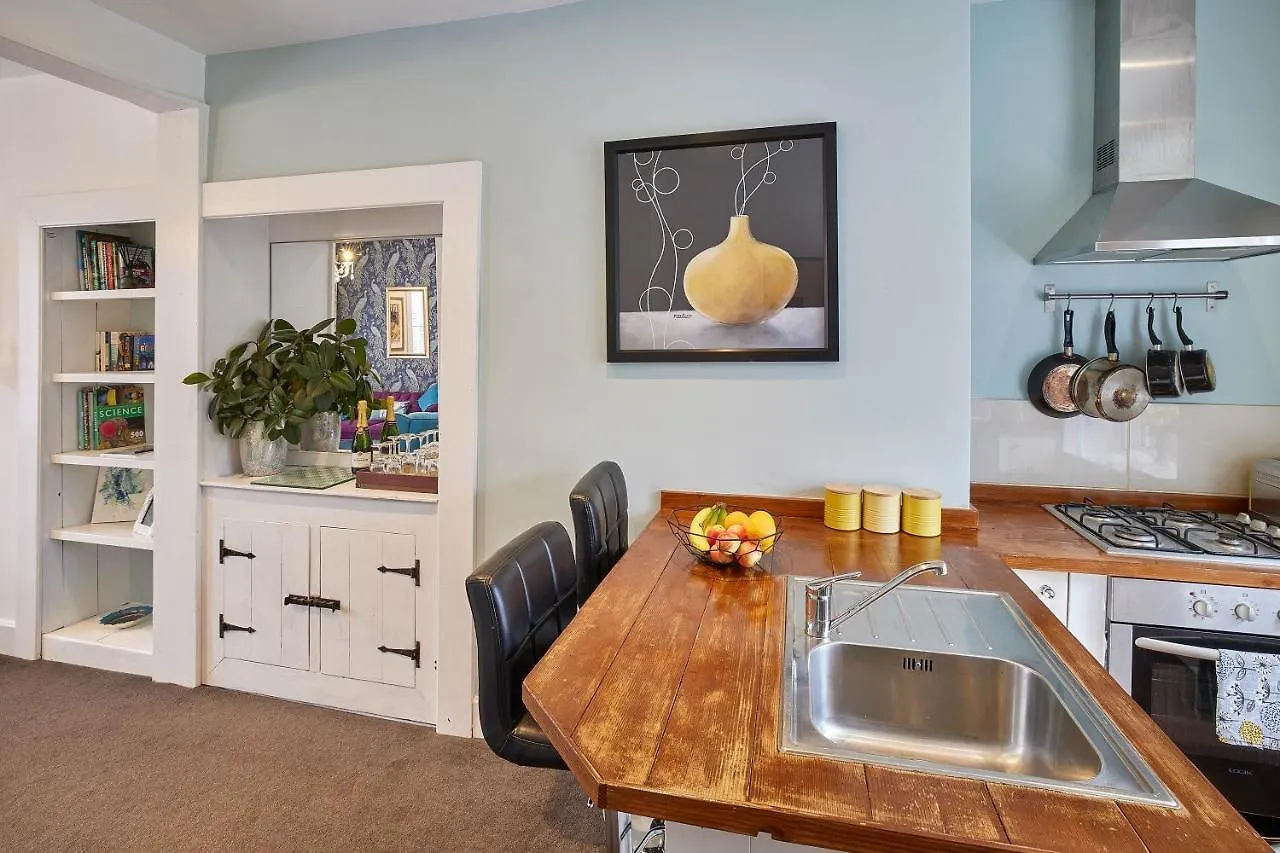 The Granville - Delightful 2-Bed Victorian Apartment Harrogate